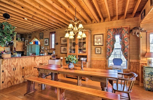 Ridgeway Cabin | Charming Waterfront Ridgeway Cabin w/Dock!