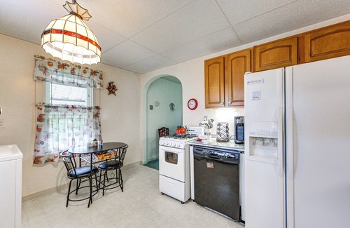 West Mifflin House | Charming West Mifflin House - 3 Mi to Kennywood!
