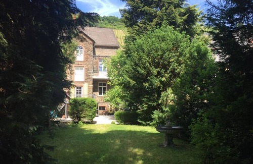 Traben-Trarbach Villa | Charming winegrower's house with a large garden between the vineyards