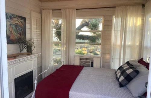 Yucca Valley House | Charming Yucca Valley Cabin Rental for Getaways in California