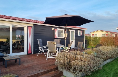 Serooskerke Ski Chalet | Charmingly decorated chalet Florence 4 near the sea serooskerke