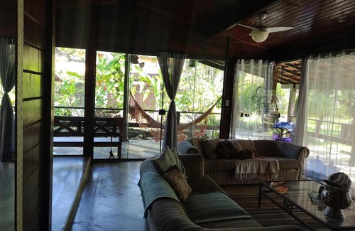 Sao Sebastiao House | Charmosa casa com churrasq na praia de Camburi