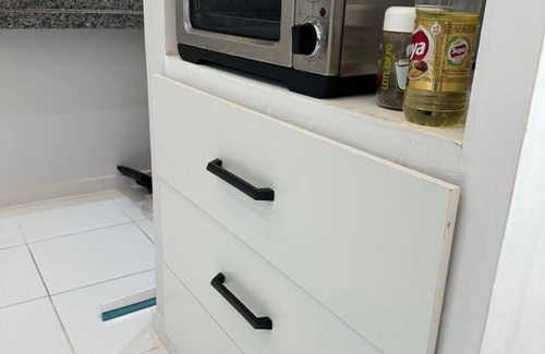 Belem Apartment | Charmoso apartamento com uma suíte confortável, cozinha completa, wifi e ar