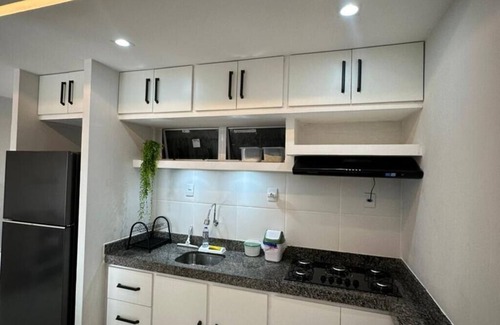 Belem Apartment | Charmoso apartamento com uma suíte confortável, cozinha completa, wifi e ar
