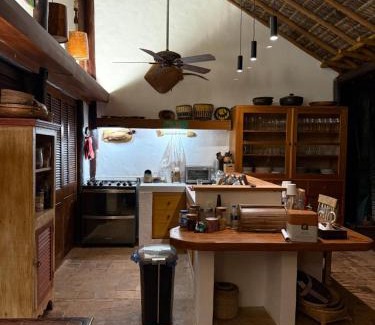 Curuipe House | Charmoso bangalô balinês pé na areia Outeiro das Brisas