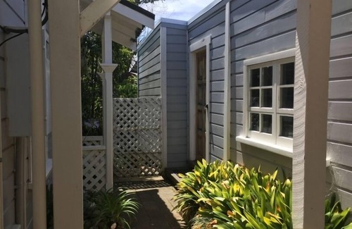 Richmond Cabin | Charnwood Cottage - peaceful and private