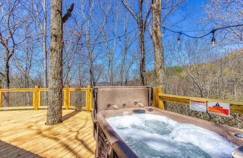 Gatlinburg - Pigeon Forge Ski Chalet | Chasing Fireflies Treehouse, Hot Tub, WIFI, As seen on Barnwood Builders!