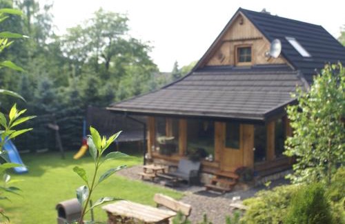 Targanice Cabin | CHATA PACHNĄCA LASEM