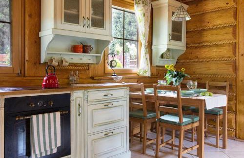 Targanice Cabin | CHATA PACHNĄCA LASEM