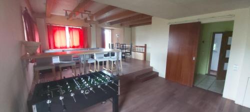 Msecke Zehrovice House | Chata u rybníka