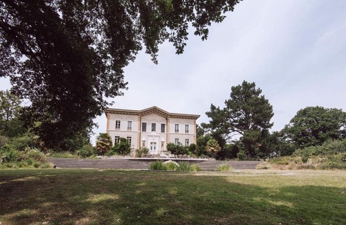 Sixt-sur-Aff Bed & Breakfast | Chateau de Bézyl