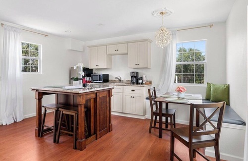 New Braunfels Villa | Chateau-Faverolle, 2 Private Bedrooms & pool