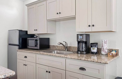 New Braunfels Villa | Chateau-Faverolle, 2 Private Bedrooms & pool