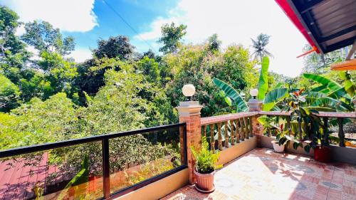 San Pedro House | Chateau La Princesa with cozy garden & bar