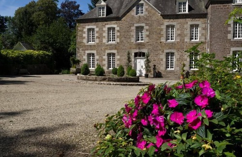 Hambye House | Château next to village Of Hambye, hot tub , outdoors and indoors private pools