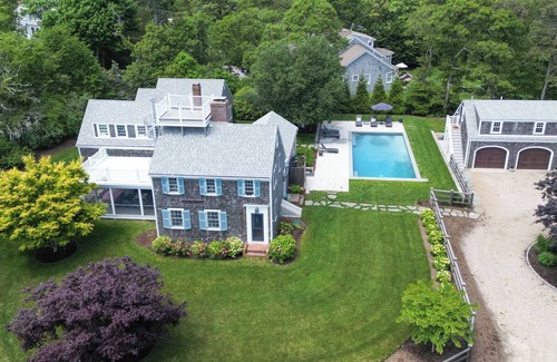 Chatham House | Chatham Estate. Heated Pool, Sleeps 16+, AC, walk to beach! 1.3 mi from town.n