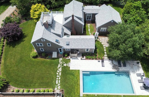 Chatham House | Chatham Estate. Heated Pool, Sleeps 16+, AC, walk to beach! 1.3 mi from town.n