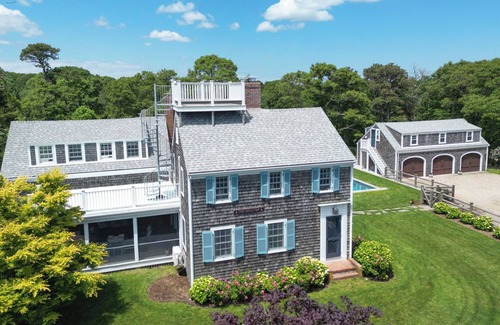 Chatham House | Chatham Estate. Heated Pool, Sleeps 16+, AC, walk to beach! 1.3 mi from town.n