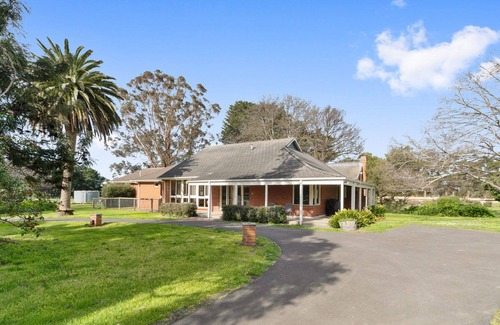 Balnarring House | Chatsworth Park: 4 BR, 2 BA House in Balnarring, Sleeps 10