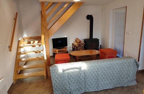 Tyn nad Vltavou House | Chaty Koloděje-ubytování u řeky v soukromém areálu-GREEN