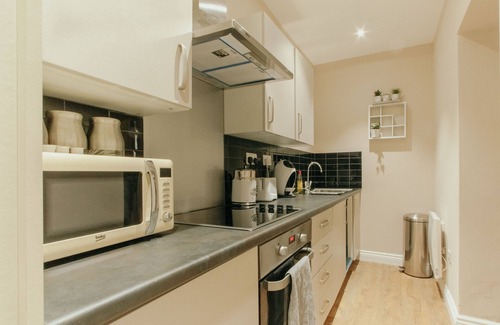 Sheffield Apartment | Cheap, Chic & Cheerful pad in Historic building | B8