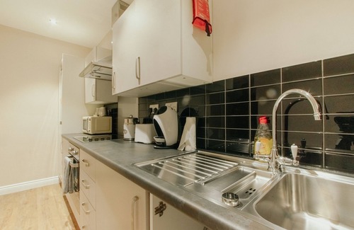 Sheffield Apartment | Cheap, Chic & Cheerful pad in Historic building | B8