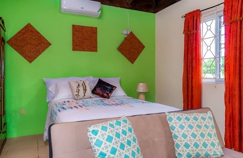 Falmouth House | Cheerful 1 bedroom house