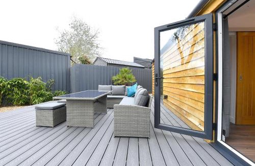 Guildford House | Cheerful 1BD Cottage with Parking Nr Guildford