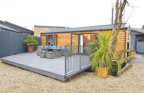 Guildford House | Cheerful 1BD Cottage with Parking Nr Guildford