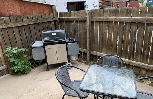 Downtown Condo | Cheerful 2 Bdrm/1.5 Bath Pearl St. Condo