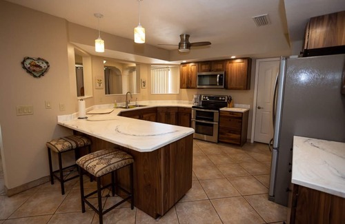 Lake Havasu City House | Cheerful 2 bedroom with pool & garage