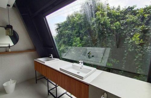 Gadog Villa | Cheerful 2 bedroom mountain villa