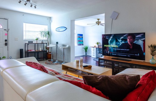 Orlando House | Cheerful 3.5 bedroom house with firepit near UCF