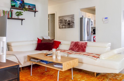 Orlando House | Cheerful 3.5 bedroom house with firepit near UCF