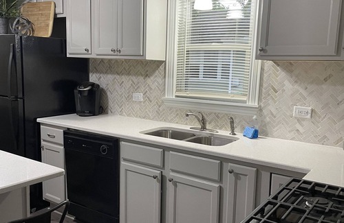 Merrillville House | Cheerful 3 bed home/Merrillville close to hospital