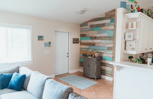 Florida Gardens House | Cheerful 3-bedroom home