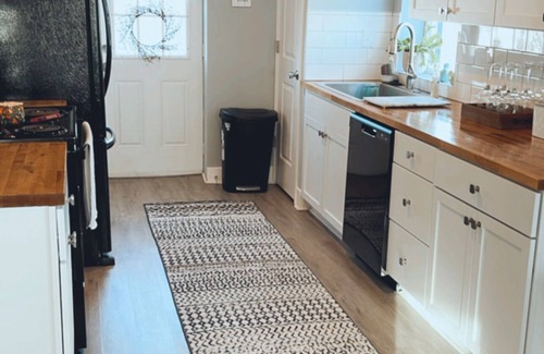 Lakeview House | Cheerful 3-Bedroom Home with Indoor Fireplace