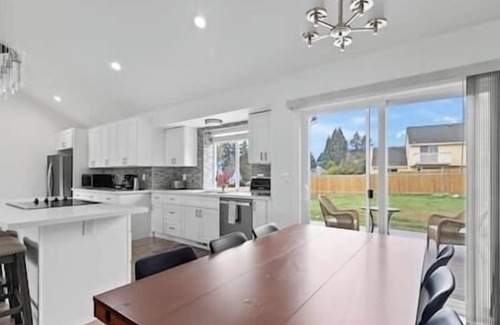 Kent House | Cheerful 3 bedroom home with ample parking spaces.