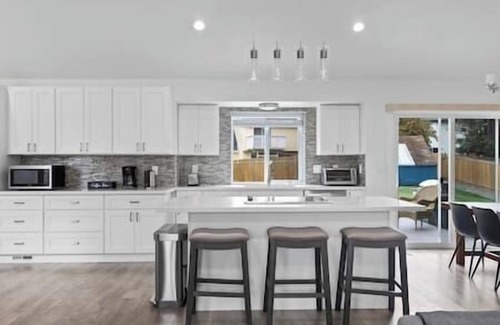 Kent House | Cheerful 3 bedroom home with ample parking spaces.