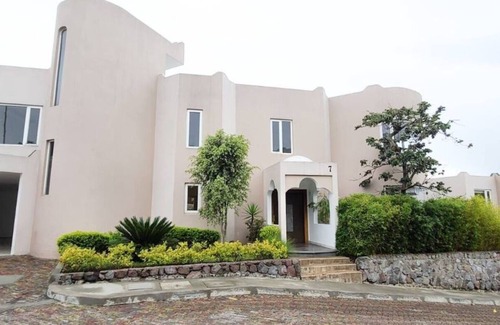 Nayon House | Cheerful 3 bedroom house in Quito - Cumbayánn