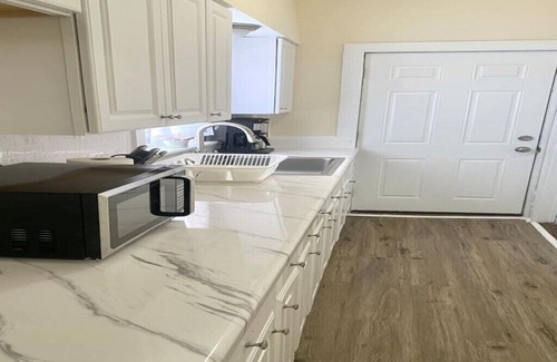 Worcester House | Cheerful 3-BR 2-full BR home close to Downtown