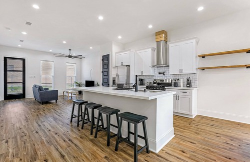 Arabi House | Cheerful 4-bedroom home