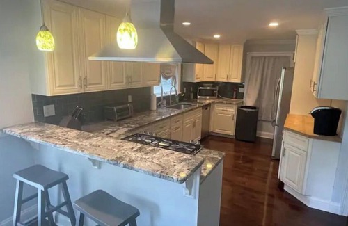 Stevenson House | Cheerful 4 bedroom home with all the updates