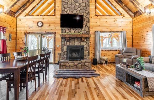 Logan Ski Chalet | Cheerful Cabin Nestled in Serene Wooded Ravine