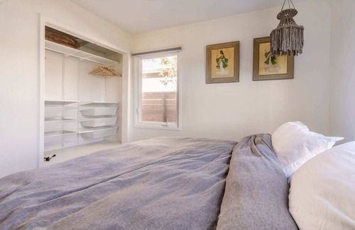 Napa Cottage | Cheerful Cottage 1.5 mi from Downtown Napa