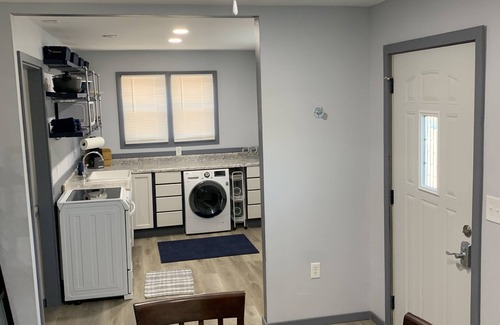 Norton House | Cheerful newly remodeled 1-bedroom with fireplace