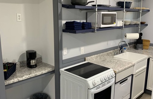 Norton House | Cheerful newly remodeled 1-bedroom with fireplace