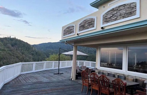 Saratoga Villa | Cheerful, Private, Large Villa with Gorgeous View