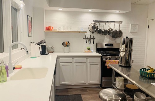 Wilkes-Barre House | Cheery Black House Filled with Light Close to Downtown