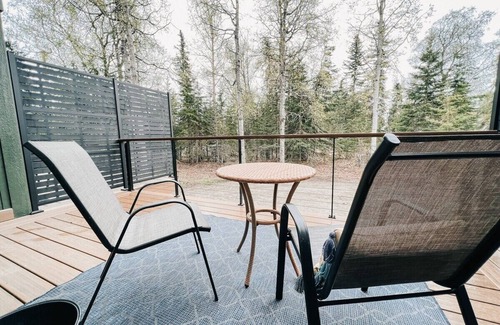 Kenai House | Cheery Coastal-Themed Condo